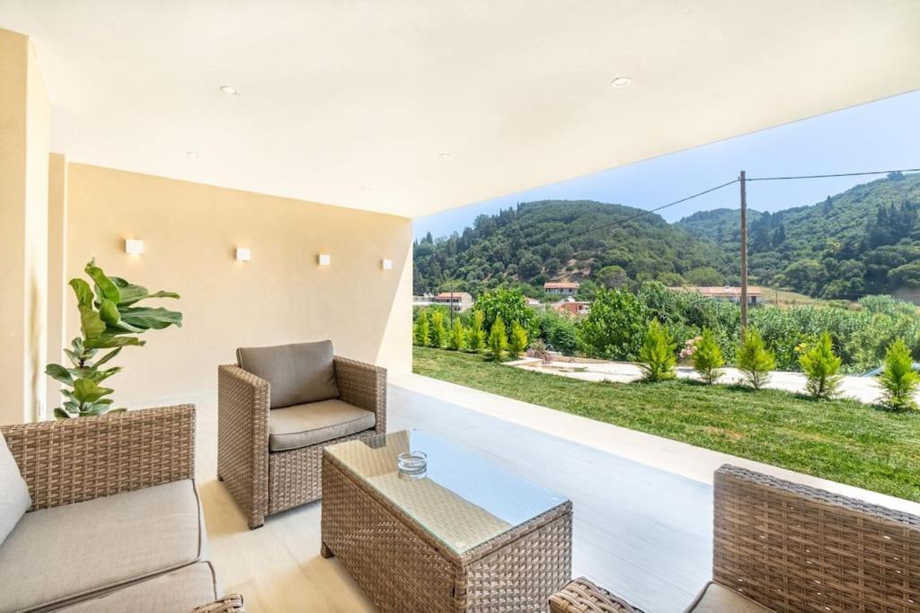 Villa Vasillis-Heated Swimming Pool With Infinity View Vitalades Bagian luar foto