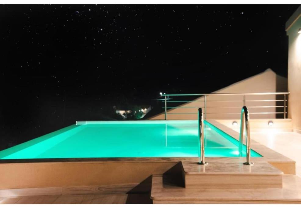 Villa Vasillis-Heated Swimming Pool With Infinity View Vitalades Bagian luar foto