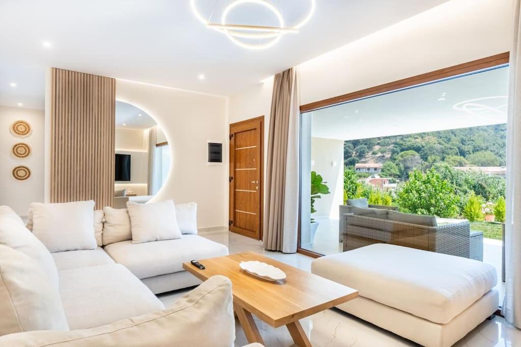 Villa Vasillis-Heated Swimming Pool With Infinity View Vitalades Bagian luar foto