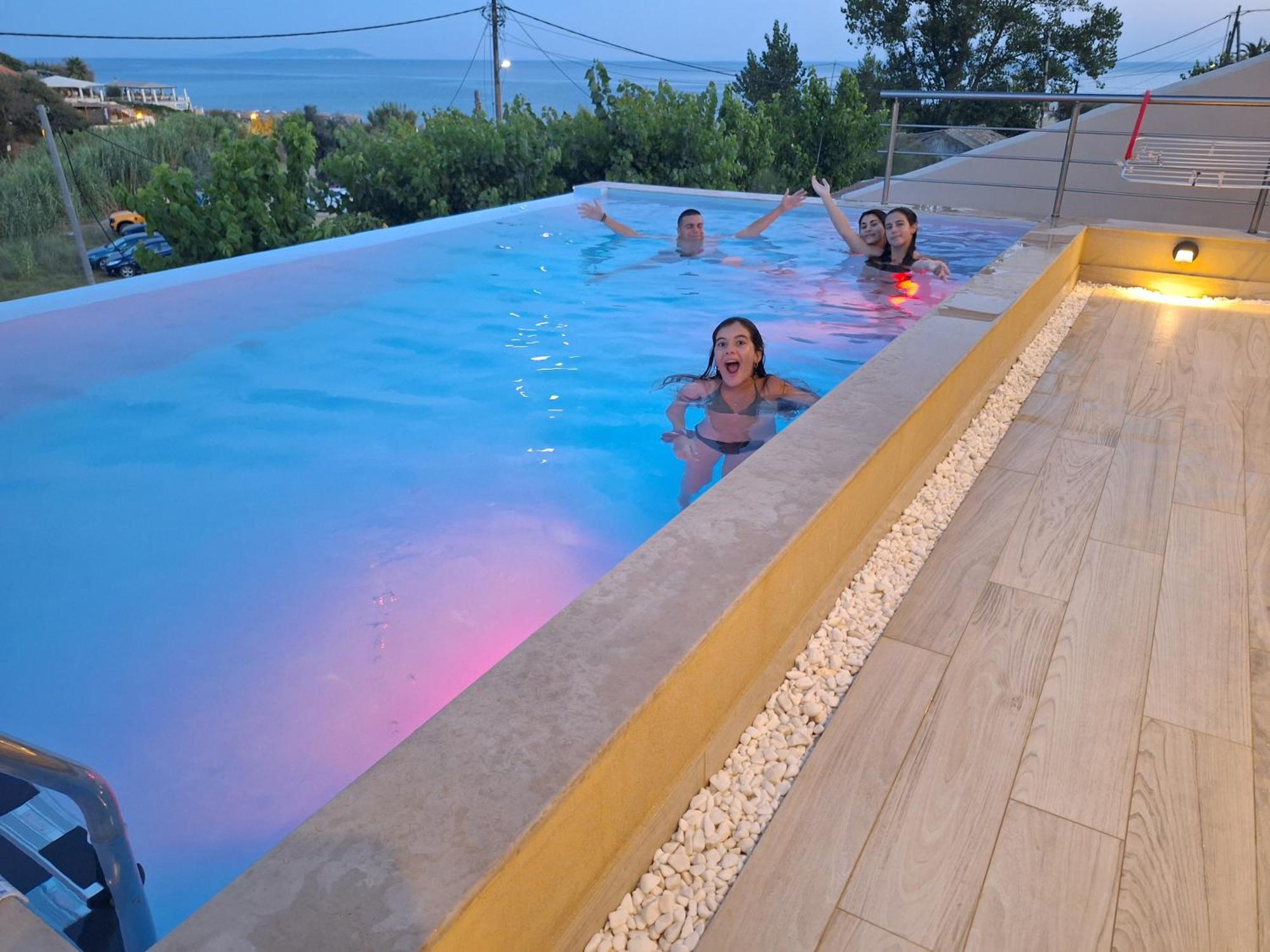 Villa Vasillis-Heated Swimming Pool With Infinity View Vitalades Bagian luar foto